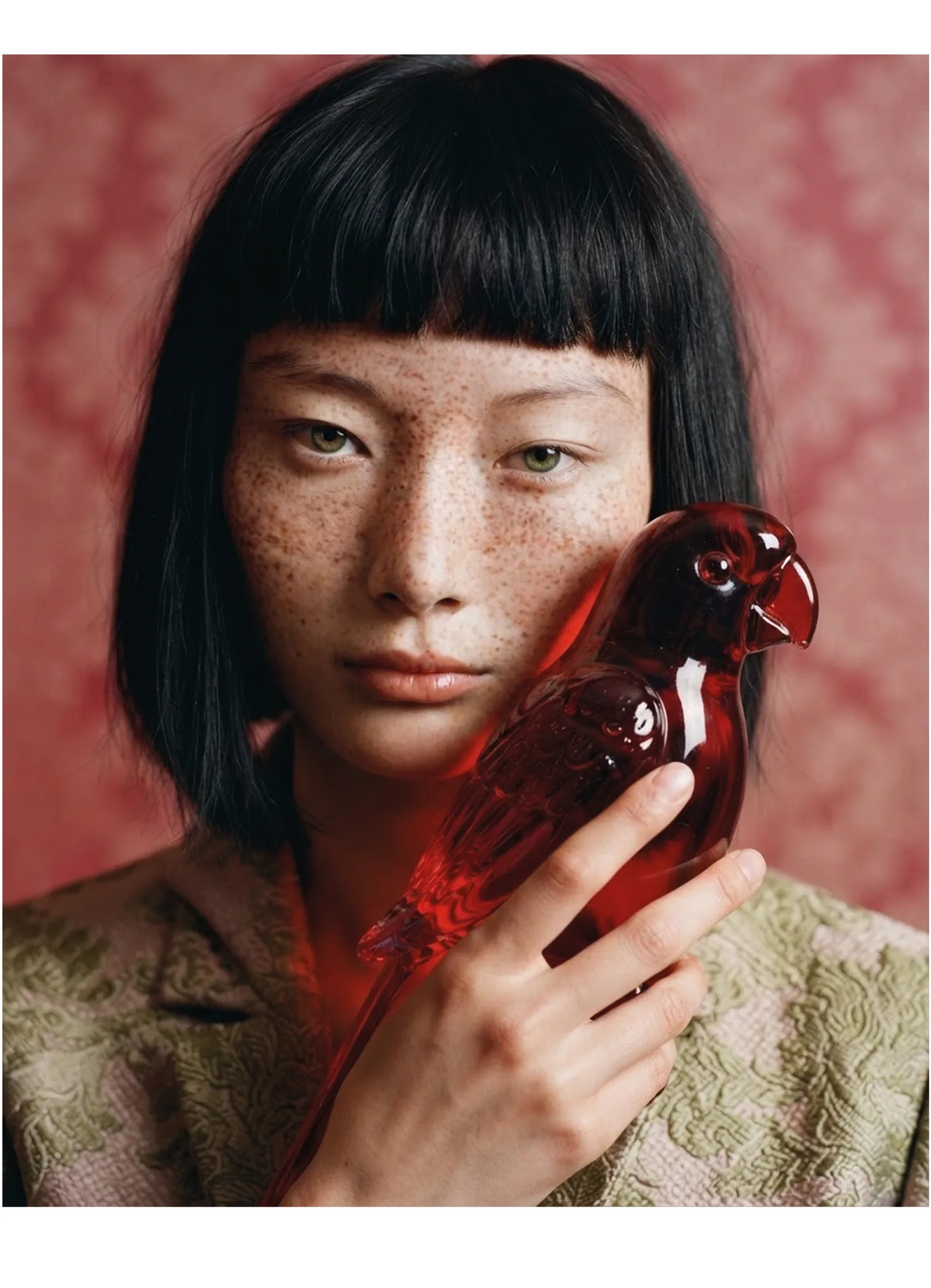 Close-up of Aylin with a red glass parrot
