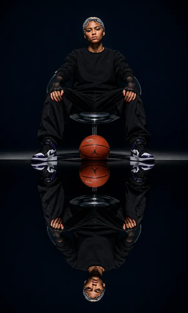 Male model with basketball, reflection — AI · The o.KI Agency