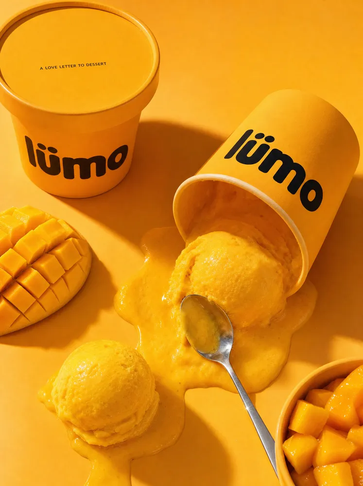 Mango ice cream with fruit — AI · The o.KI Agency